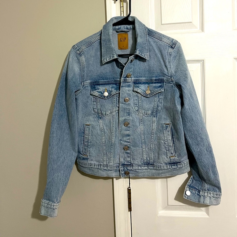 Gap light denim Jeans jacket - size M like new